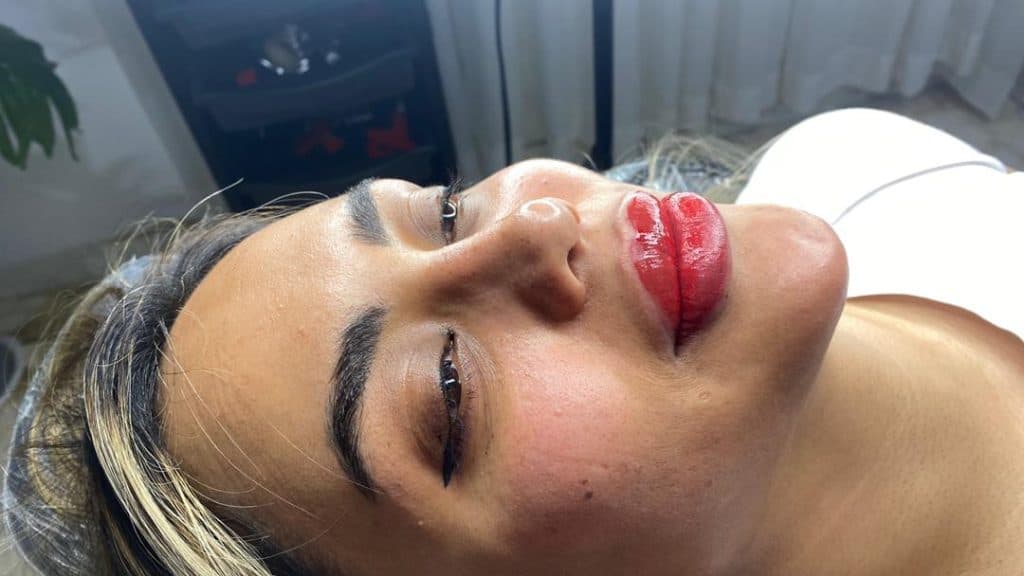 آموزش و خدمات شیدینگ و فیبروز ابرو هانیه پگاه در بندرعباس