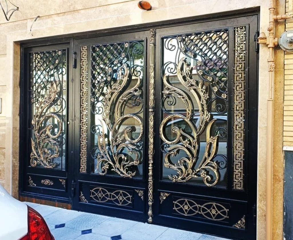 درب و پنجره سازی آهنی و فرفورژه و لیزری تاج فرفورژه در تبریز