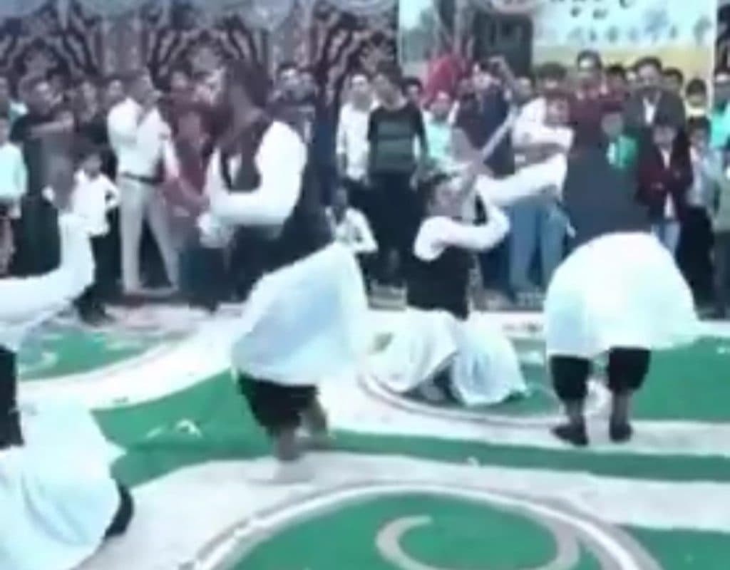 اجرا و نصب داربست و استیج مجالس زیبا باران در کاشمر خراسان رضوی