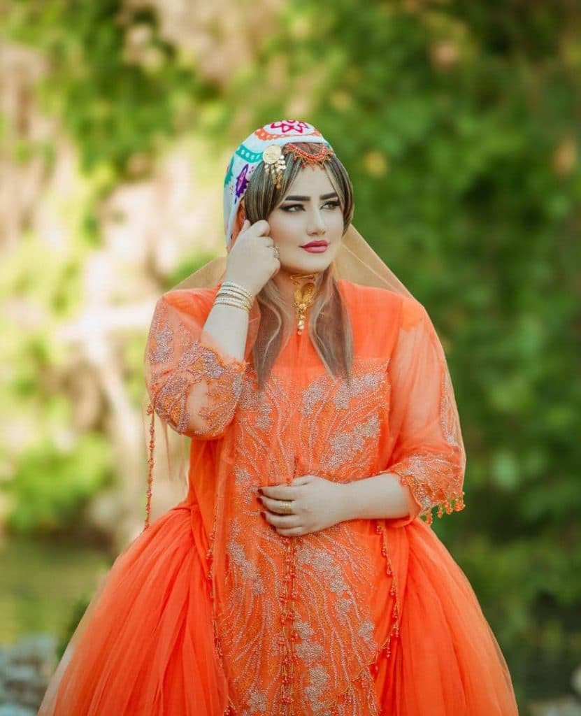 خدمات تخصصی میکاپ مینا نامداری در کوه چنار فارس