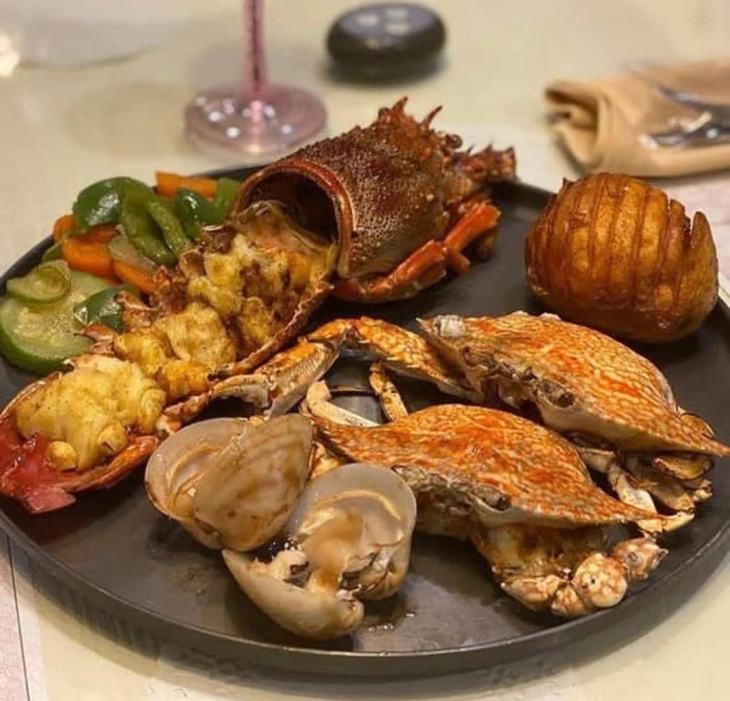 رستوران و مجموعه غذایی ویهان در درگهان