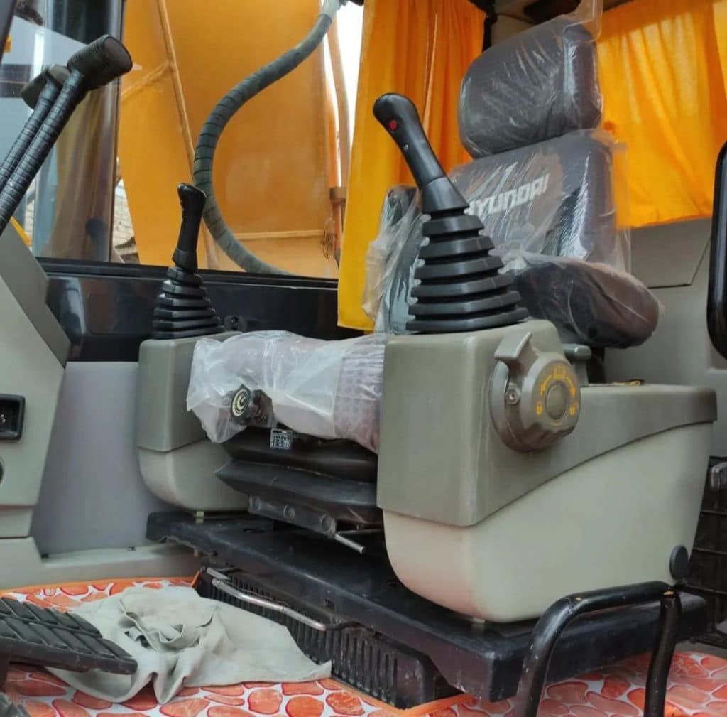 واردات دستگاه های راه سازی و معدنی بیاتی در محمودآباد اصفهان