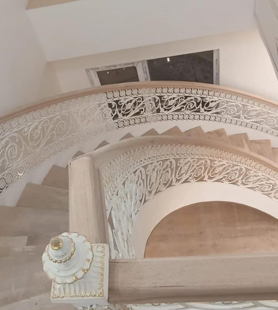 طراحی و ساخت پله گرد چوبی و پله حلزونی سعید در تبریز