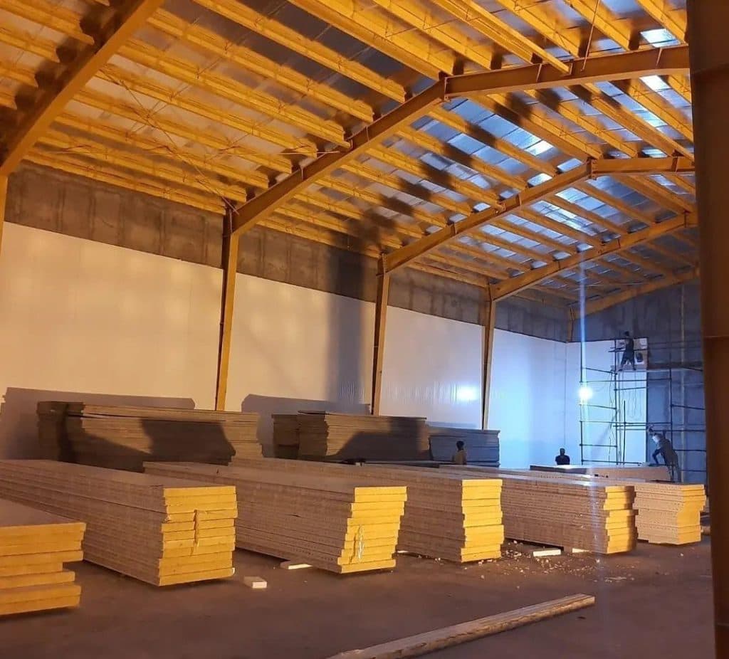 ساخت و نصب سردخانه های صنعتی و ساندویچ پنل TAV در زنجان