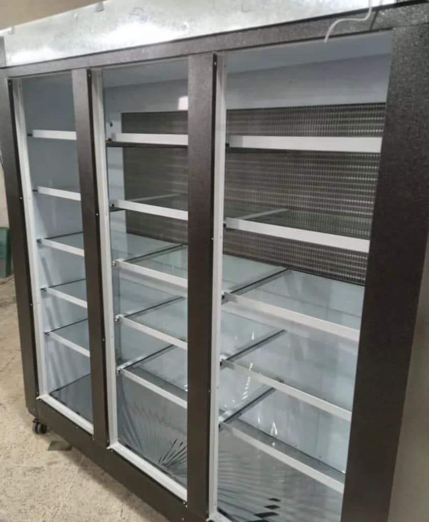 ساخت یخچال های ویترینی و فروشگاهی عضد انجماد در شازند اراک