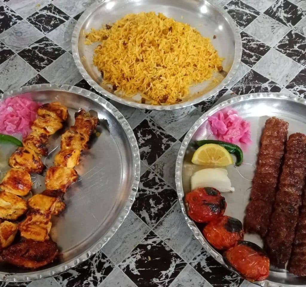 رستوران ایرانیان در رستم آباد