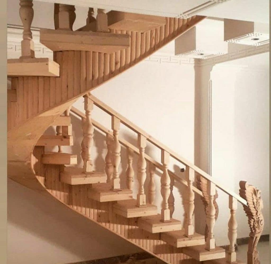 طراحی و ساخت پله گرد چوبی و پله حلزونی سعید در تبریز