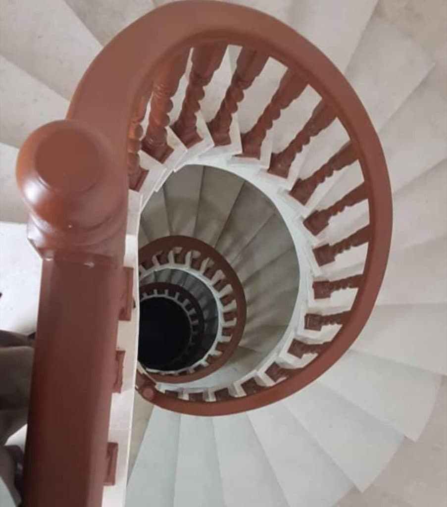 طراحی و ساخت پله گرد چوبی و پله حلزونی سعید در تبریز