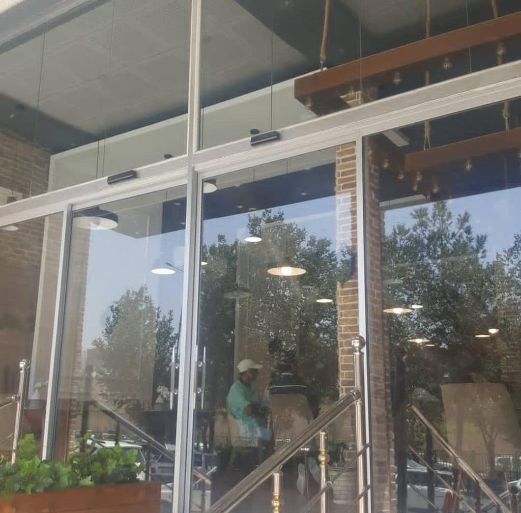 طراحی و نصب درب اتوماتیک جک پارکینگی و کرکره برقی شهاب در یزد