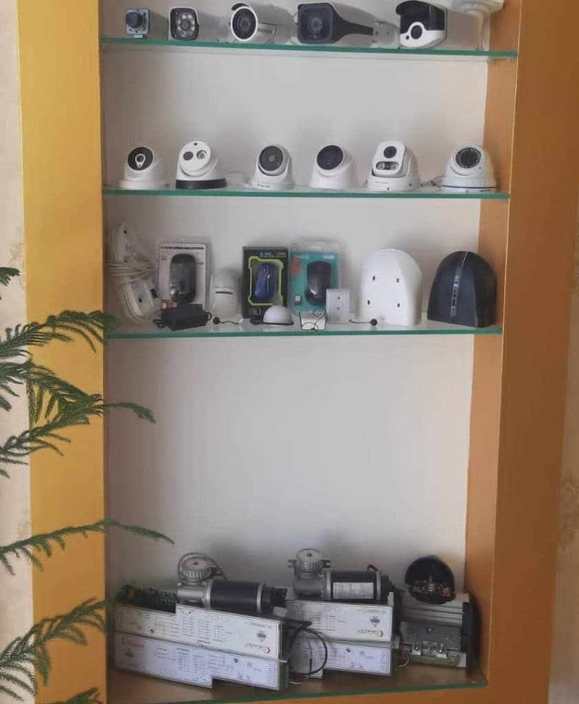 طراحی و نصب درب اتوماتیک جک پارکینگی و کرکره برقی شهاب در یزد