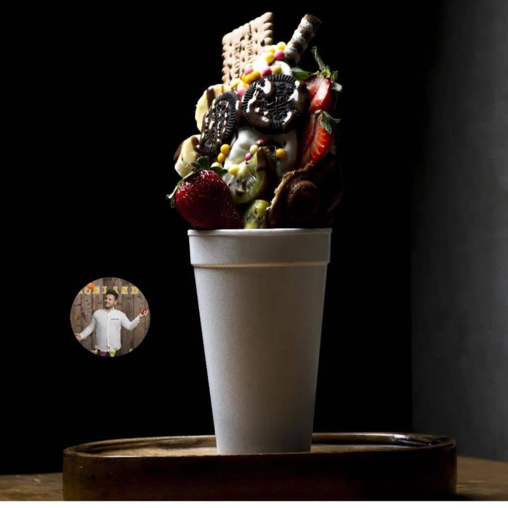 آبمیوه و بستنی فروشی آیسلند پلاس در یزد