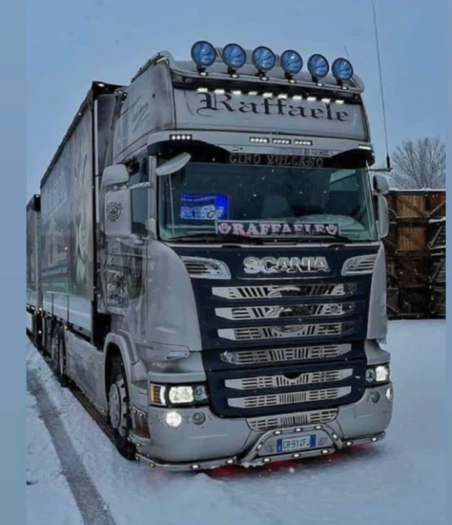 شرکت تریلی سازی دو و سه محور و کمپرسی سورنا در مبارکه اصفهان