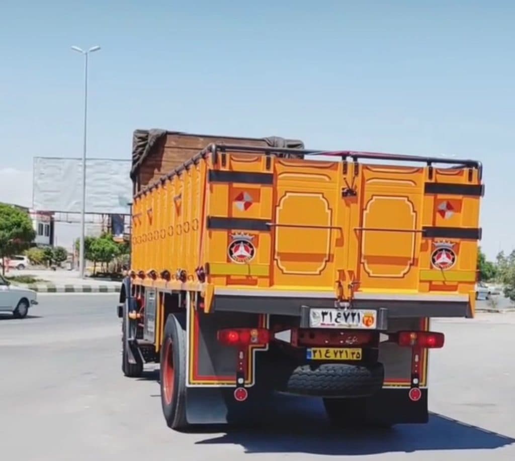 کارگاه اتاق سازی کامیون و کامیونت باری خلیلی در بستان آباد تبریز