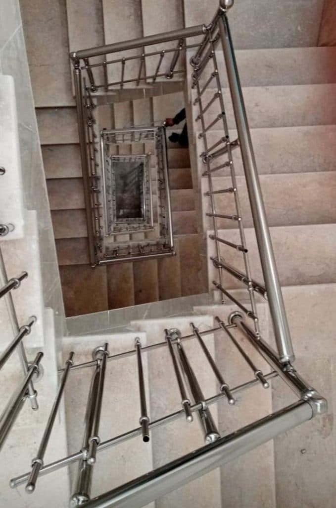 نصب و اجرای نرده استیل آریا در نیشابور