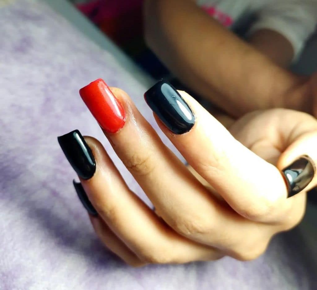 خدمات کاشت ناخن عاطفه حیدری در تنکابن مازندران