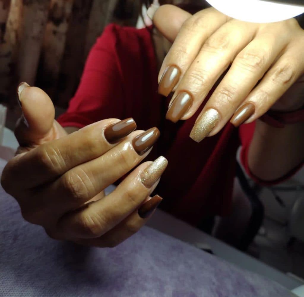 خدمات کاشت ناخن عاطفه حیدری در تنکابن مازندران