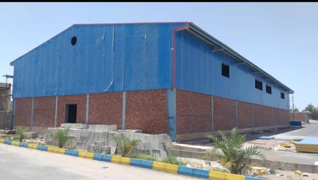 اجرای بدنه سردخانه و پنل کاری سوله جعفری در ایرانشهر سیستان و بلوچستان