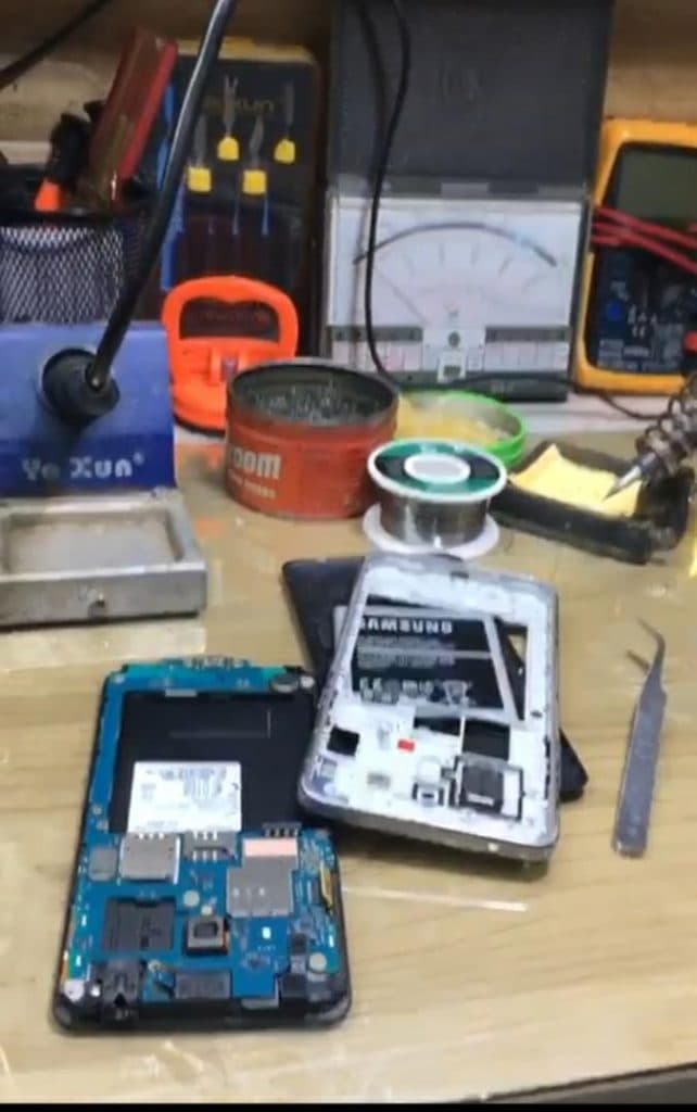 تعمیرات و فروش موبایل نعیم در شاقاجی سنگر