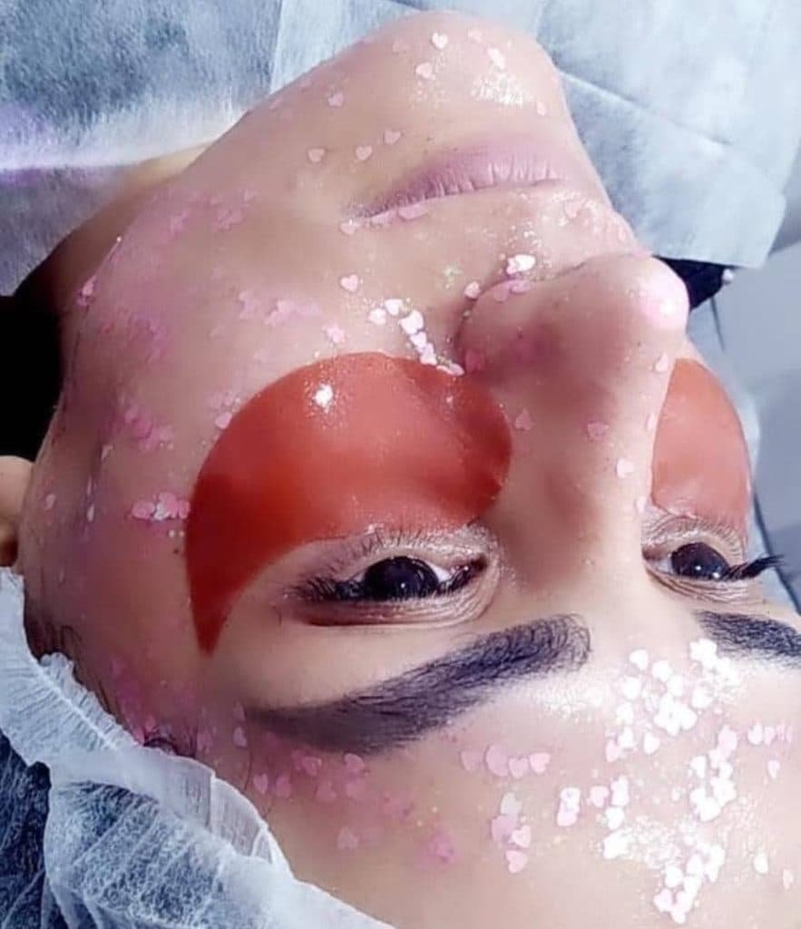 آموزشگاه فنی حرفه ای آرایشگری و مراقبت زیبایی سارا سروستانی در بندرعباس