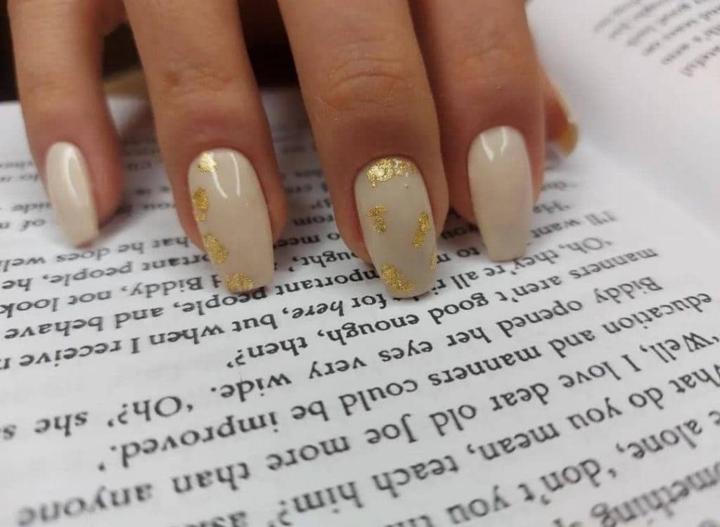 خدمات تخصصی کاشت ناخن یگانه مهنانی در مشهد