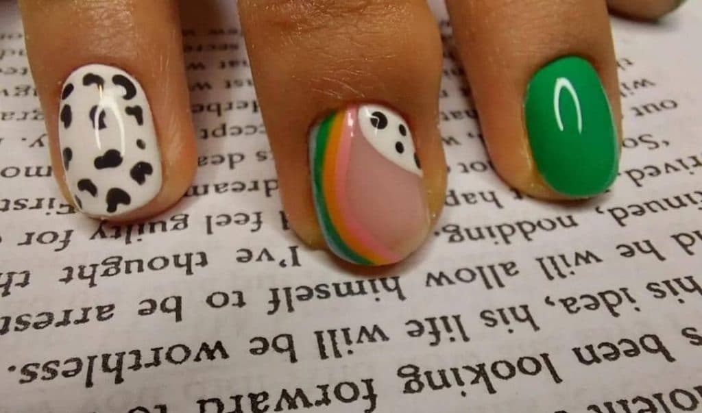 خدمات تخصصی کاشت ناخن یگانه مهنانی در مشهد