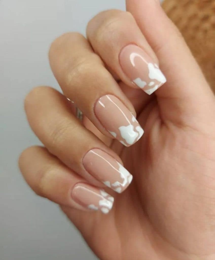 خدمات تخصصی کاشت ناخن یگانه مهنانی در مشهد