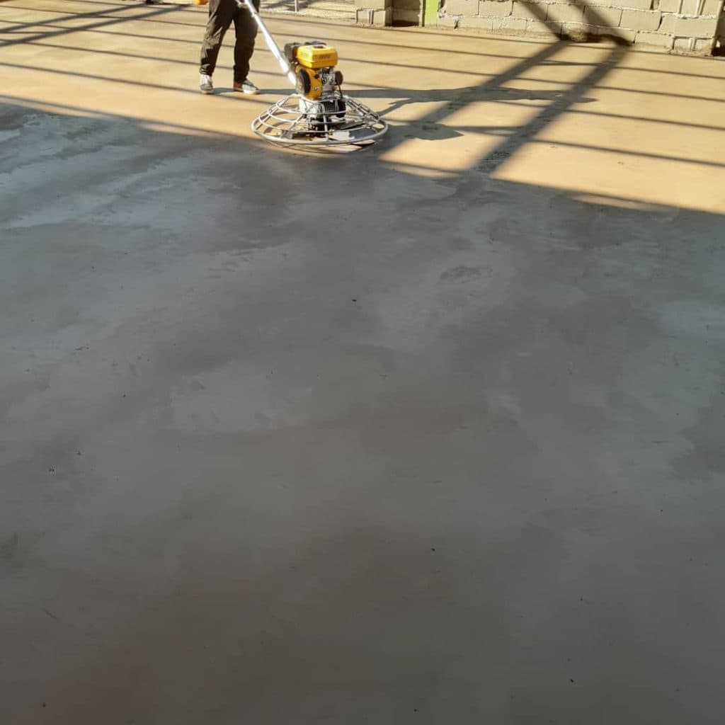 اجرای بتن با ماله پروانه برش با کاتر برادران برزگر در آذربایجان شرقی