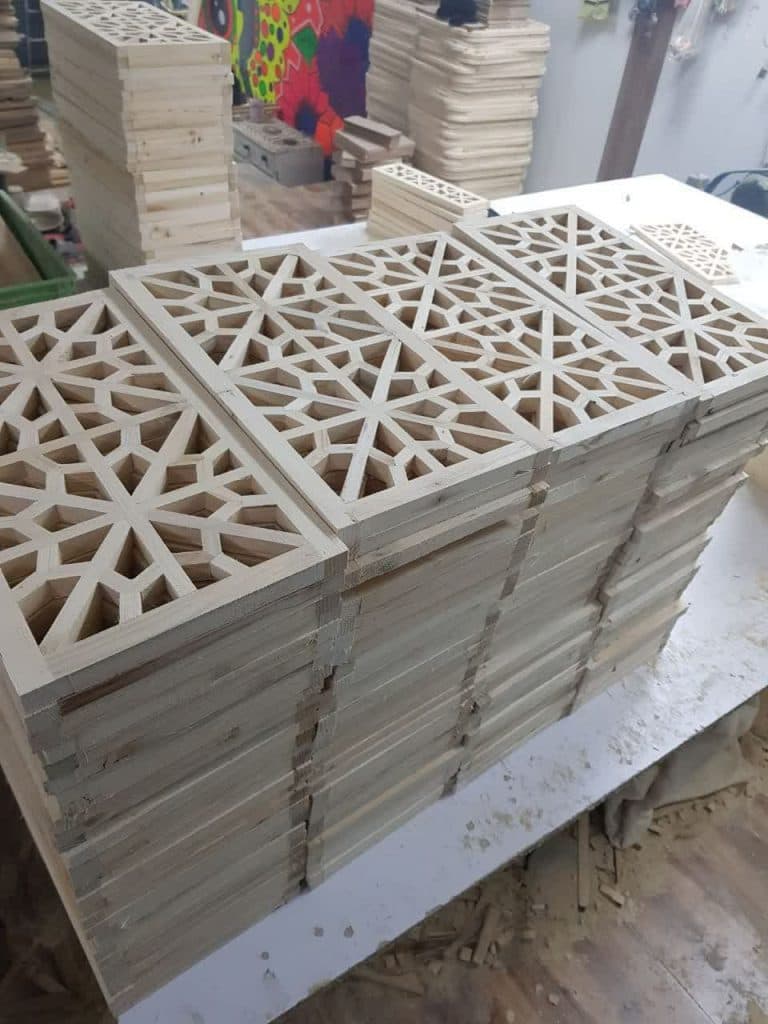 اجرا نرده چوبی پایه خراطی و گره چینی نصری در قزوین