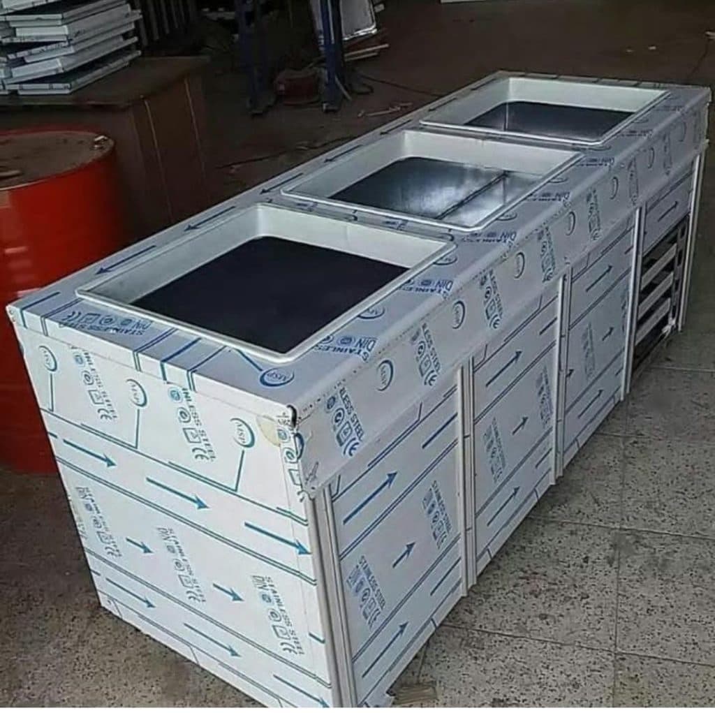 فروش تجهیزات آشپزخانه صنعتی و یخچال فروشگاهی سرما گستر لامرد