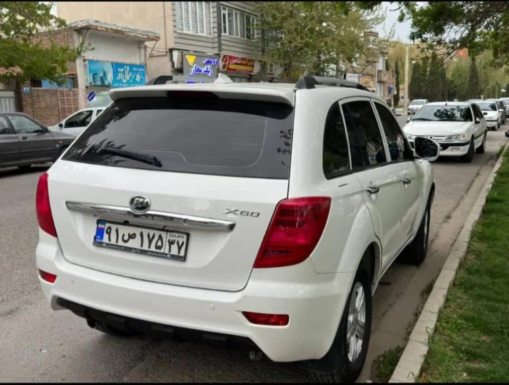 نمایشگاه اتومبیل ایرانی و خارجی آمانج در مهاباد آذربایجان غربی