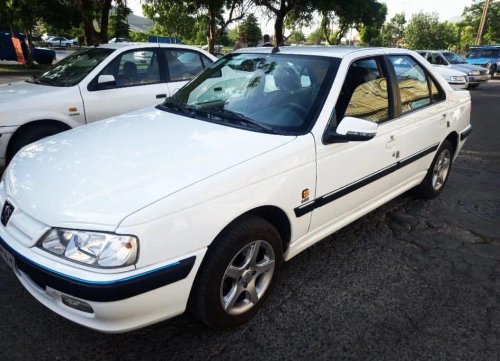 نمایشگاه اتومبیل ایرانی و خارجی آمانج در مهاباد آذربایجان غربی