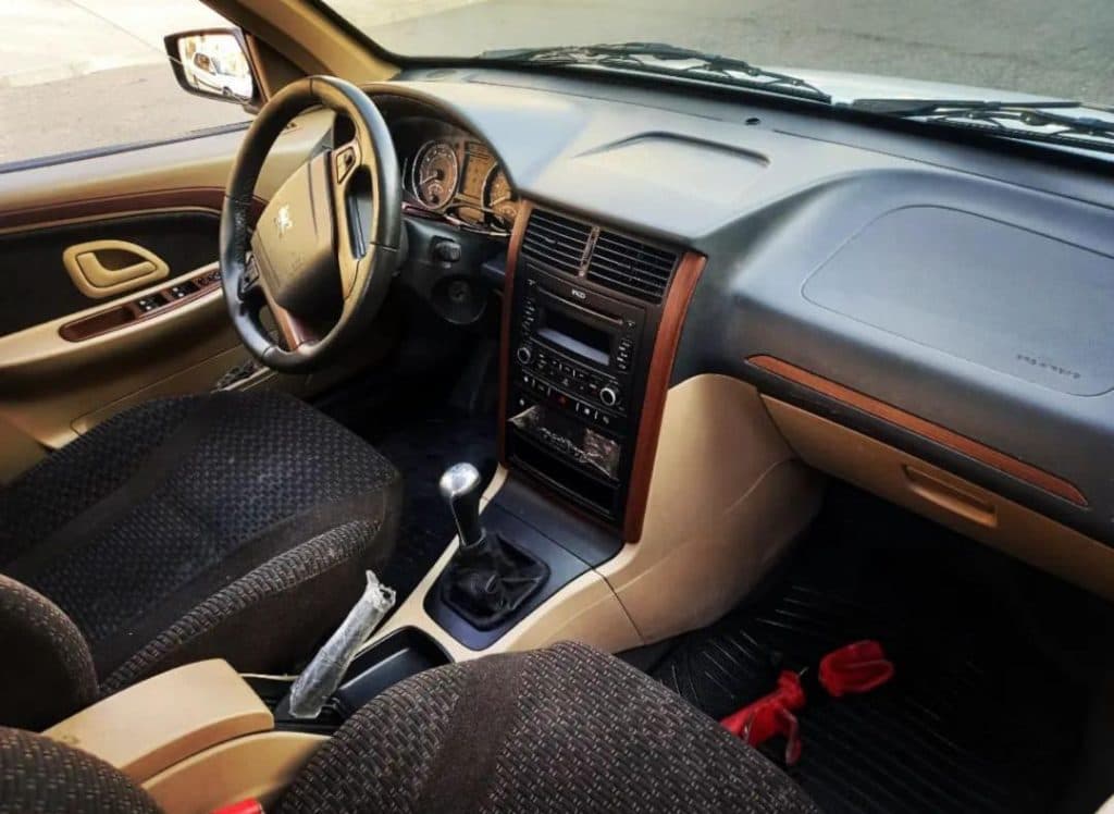 نمایشگاه اتومبیل ایرانی و خارجی آمانج در مهاباد آذربایجان غربی