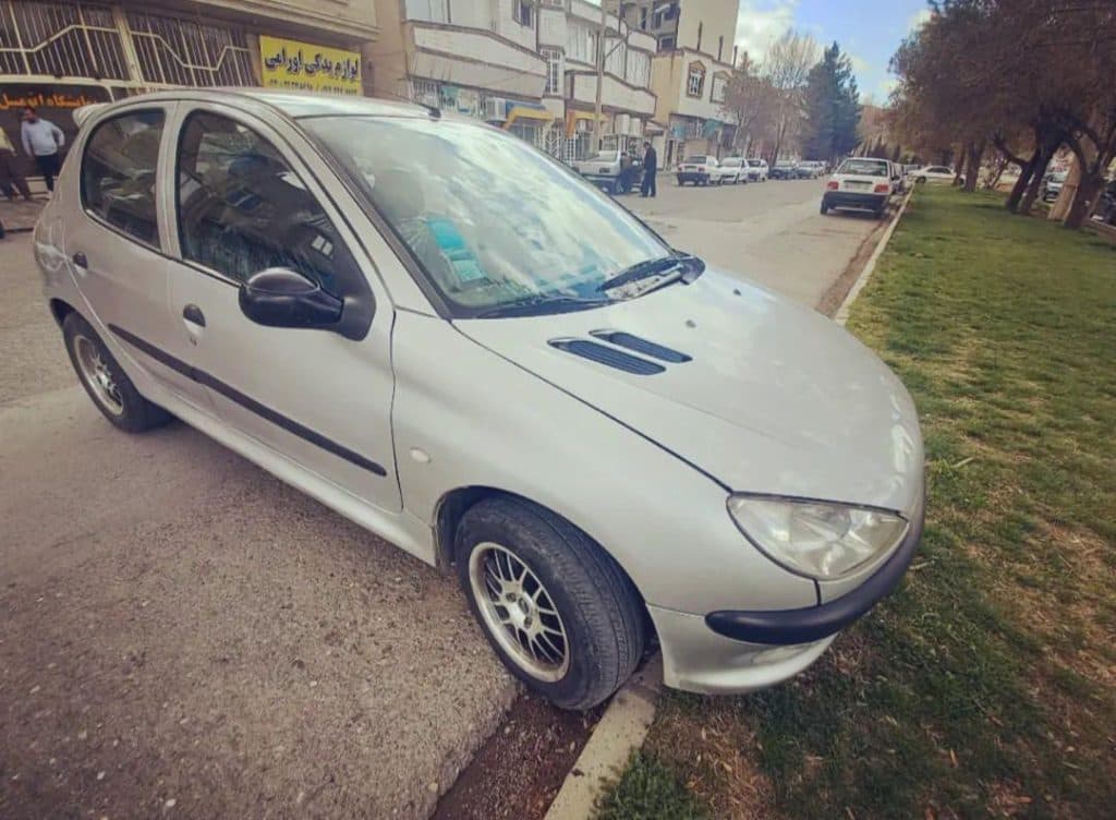 نمایشگاه اتومبیل ایرانی و خارجی آمانج در مهاباد آذربایجان غربی