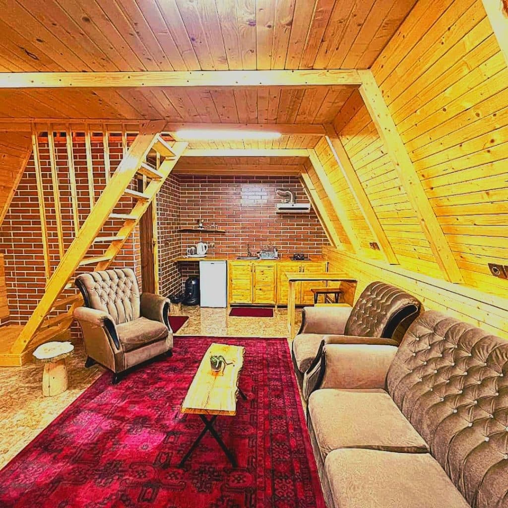 اقامتگاه و بومگردی کلبه سوئیسی سالار در سوادکوه