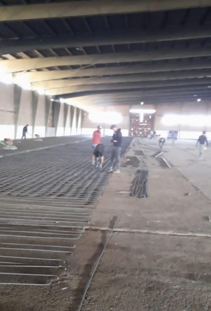 اجرای کف سازی بتنی با دستگاه ماله پروانه شرکت بتن گستران کامیاب در کرمانشاه