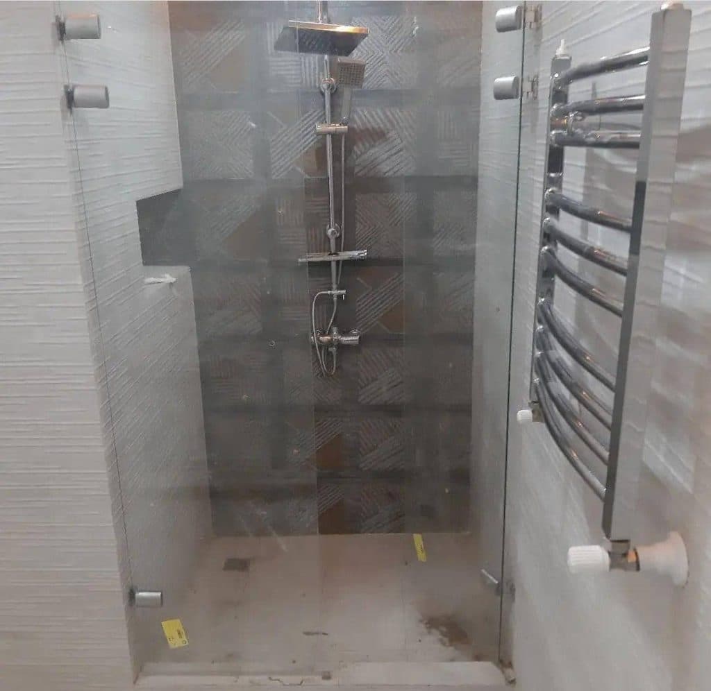 تولید و اجرای هندریل شیشه ای و نرده آلومینیومی مافی در تهران