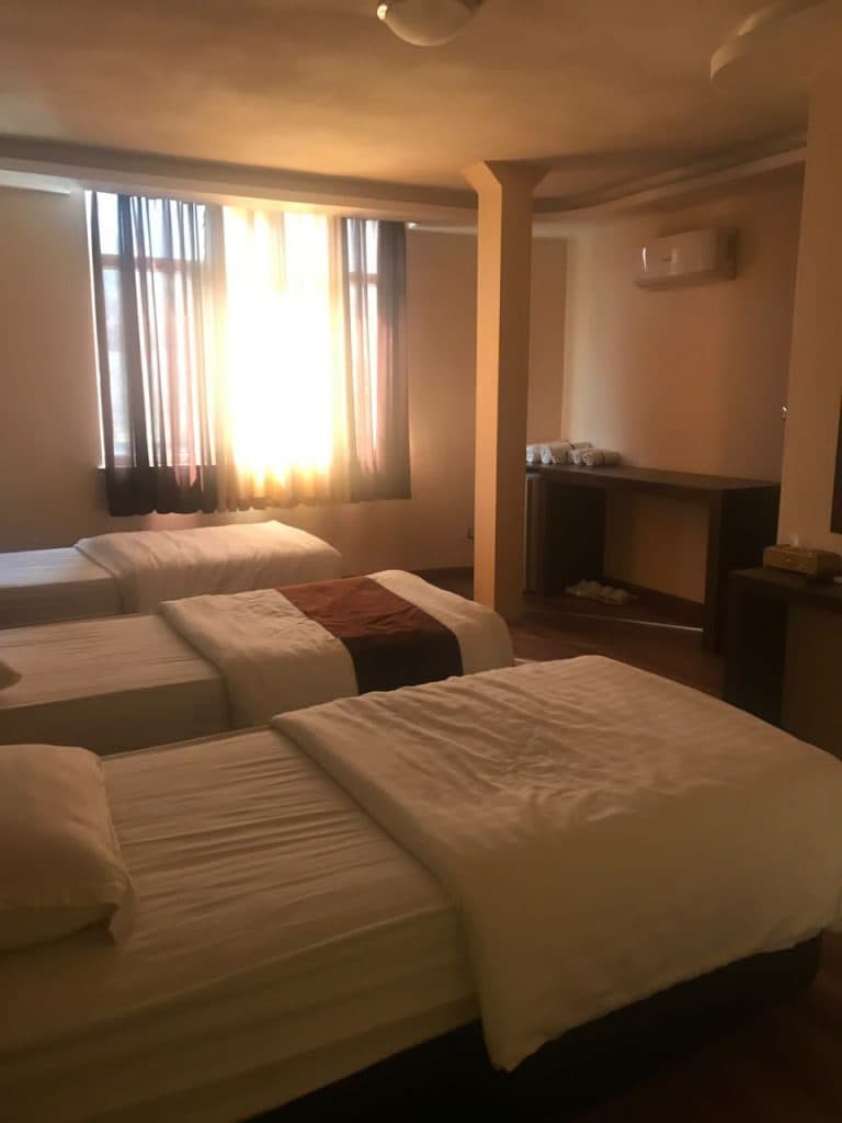 هتل رستوران و تالار زیتون در رودبار