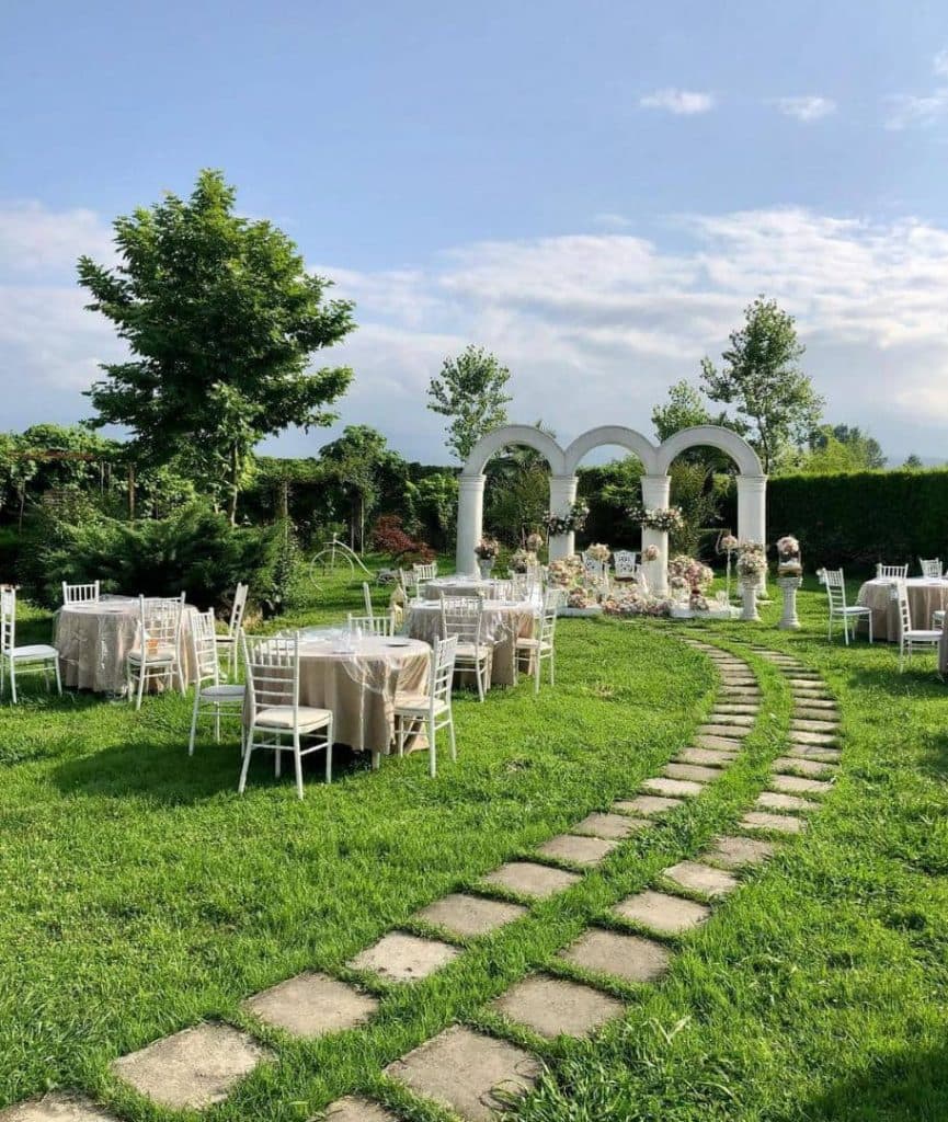 باغ تشریفات فلاح در روستا دیورز آمل