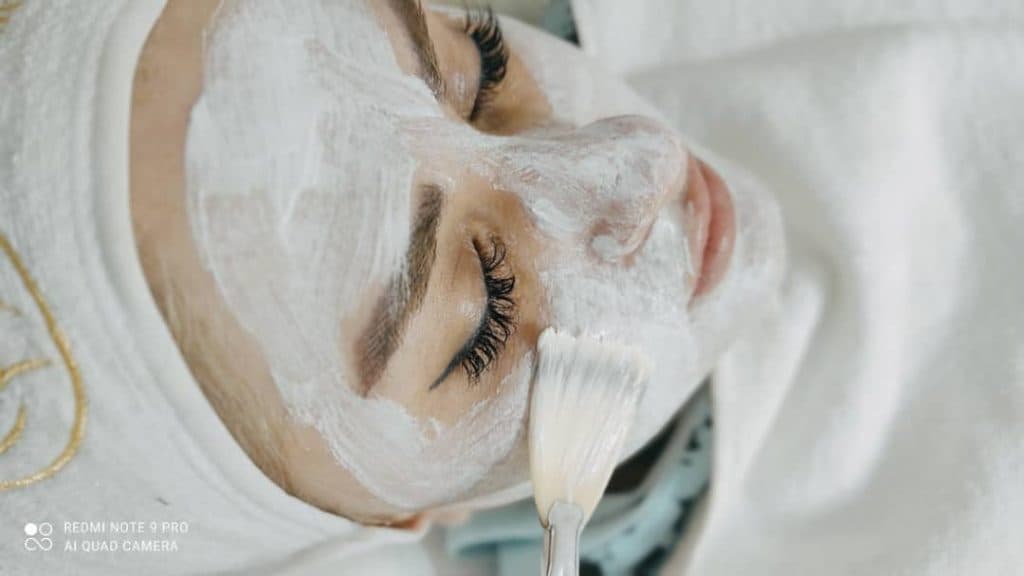 کلینیک تخصصی زیبایی پوست و مو الهام در قزوین