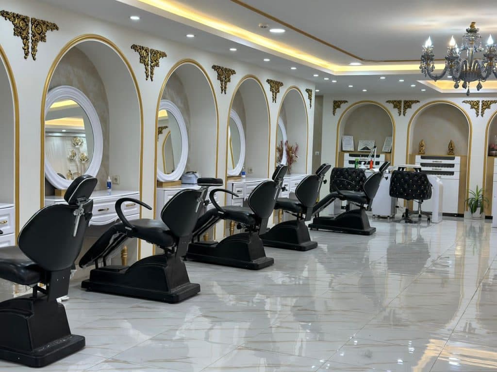 آموزشگاه آرایشگری احمدی در بندرعباس