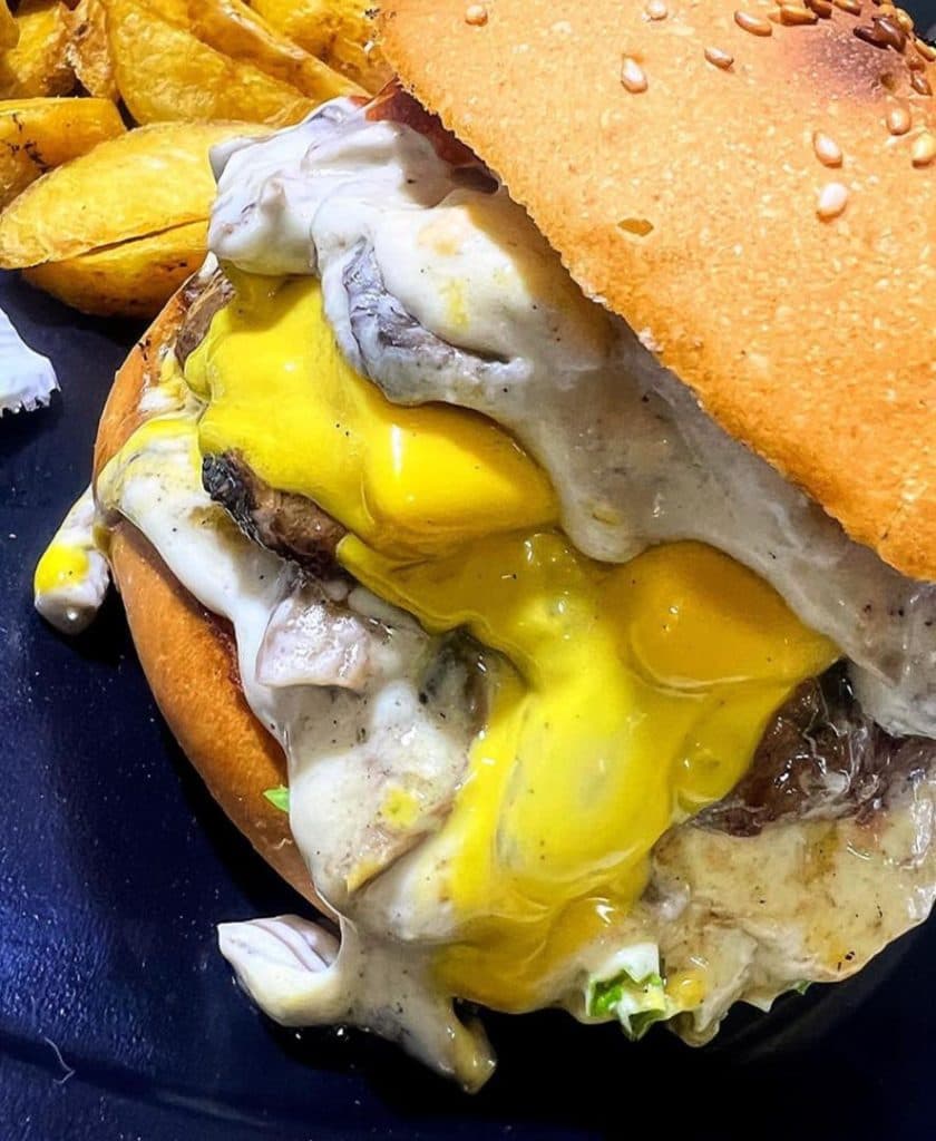 فست فود مثلثی در آمل