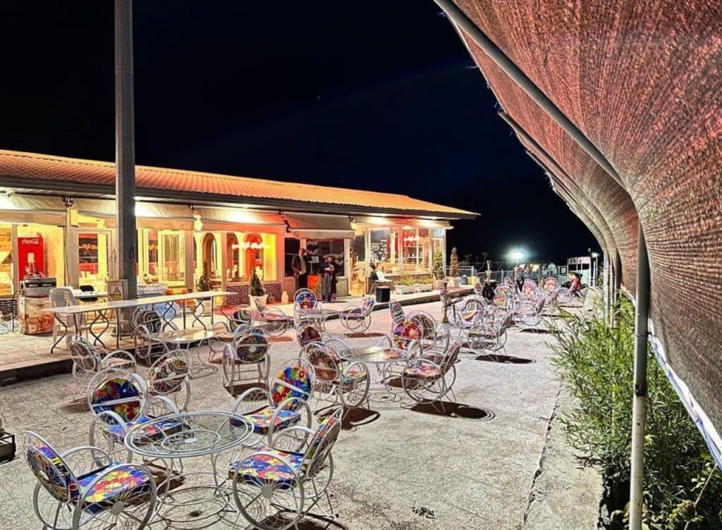 کافه رستوران گیلاس در هیر اردبیل