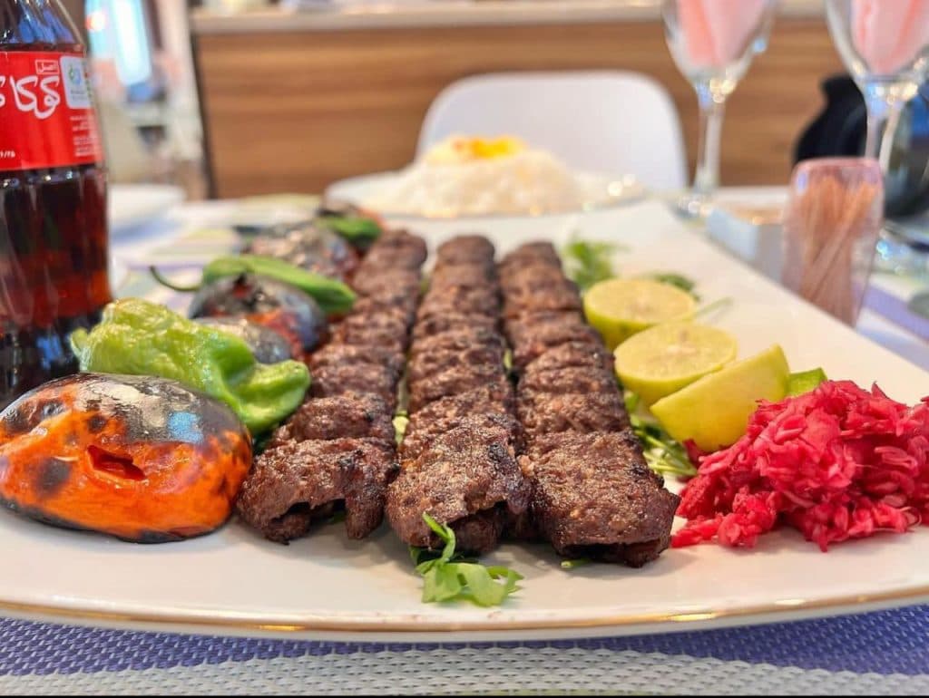 کافه رستوران گیلاس در هیر اردبیل