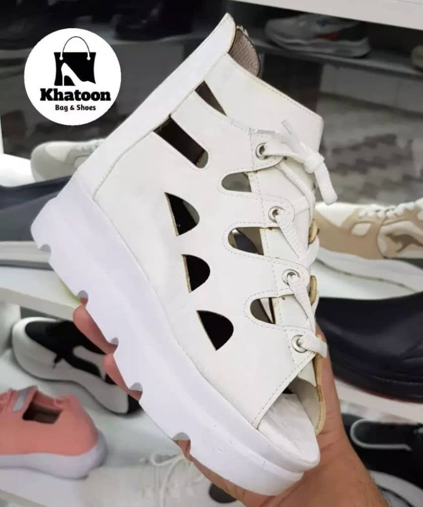 کیف و کفش چرم خاتون در شهرکرد