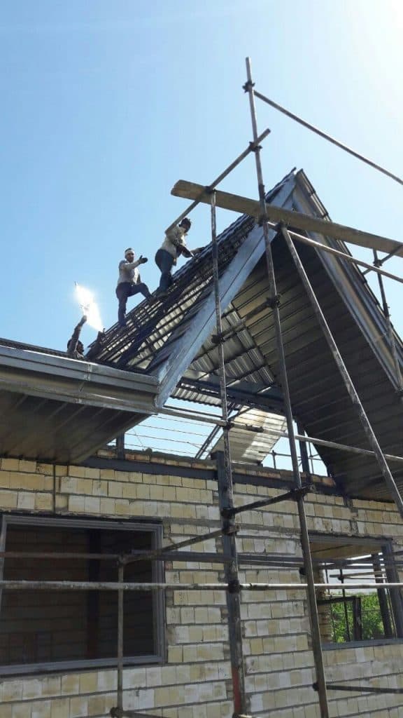 جوشکاری سوله و اسکلت و نصب شیروانی رهبر فنای در تبریز