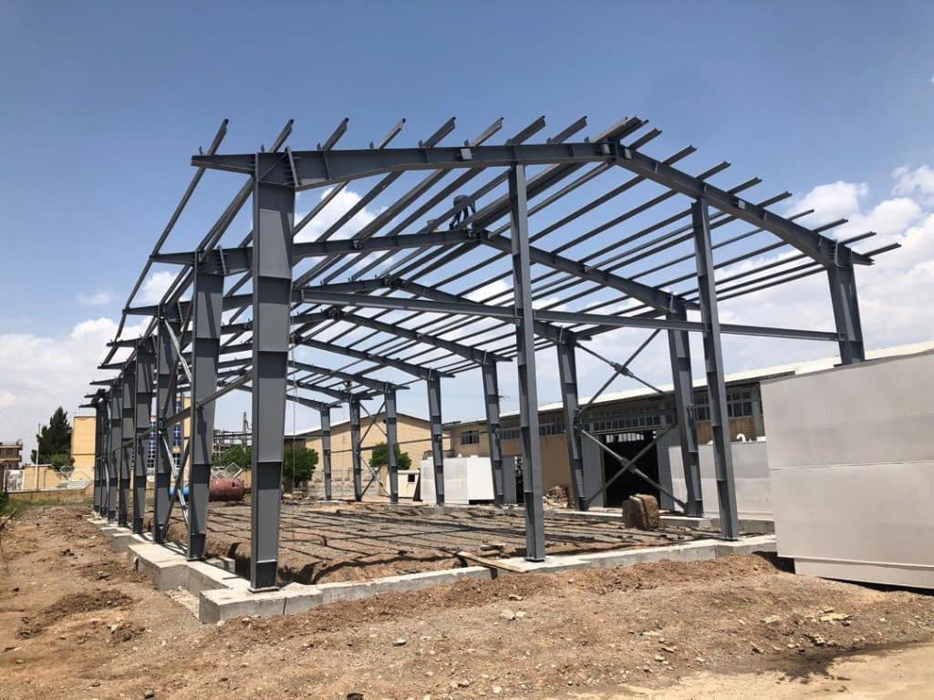 جوشکاری سوله و اسکلت و نصب شیروانی رهبر فنای در تبریز