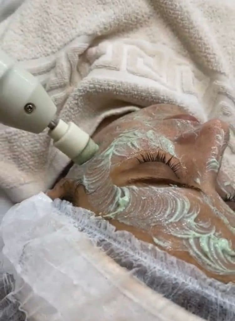 آموزشگاه و آرایشگاه نغمه در رفسنجان