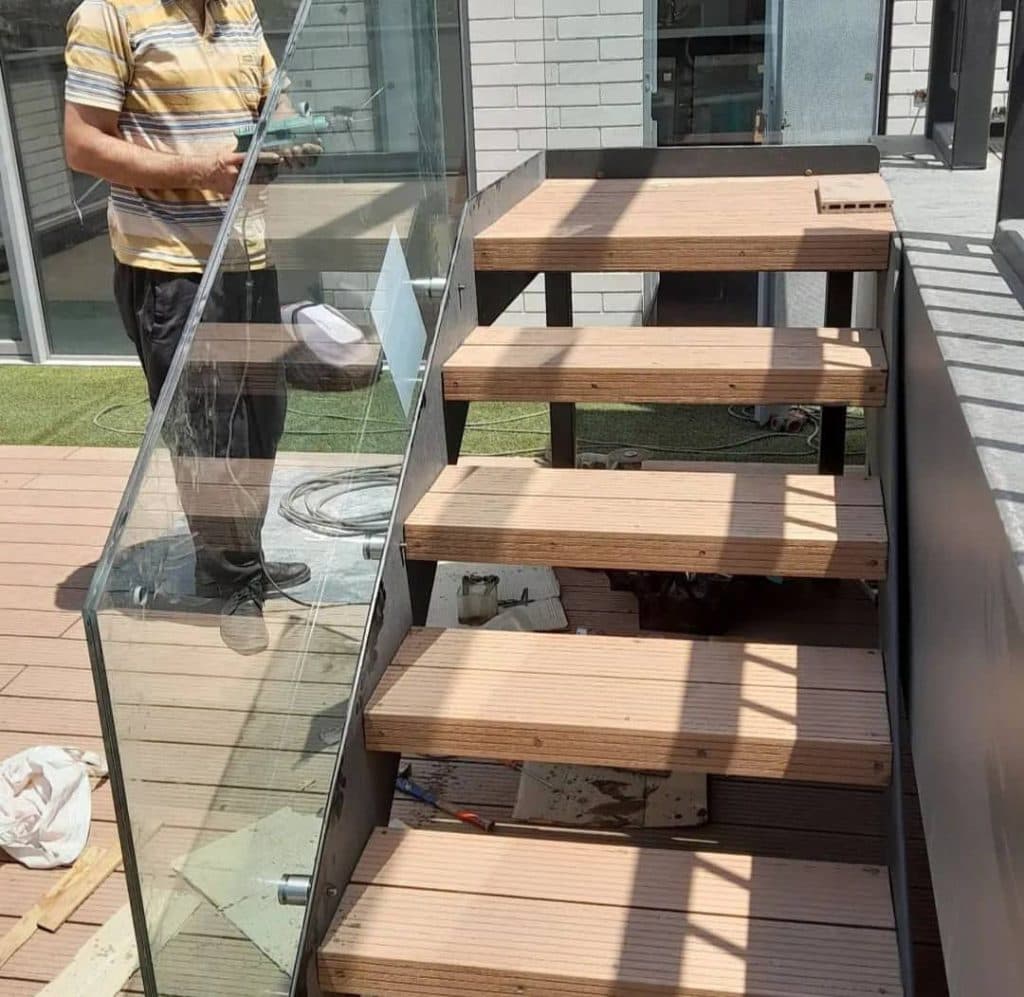 اجرا و طراحی و نصب شیشه سکوریت رحیمی در تهران