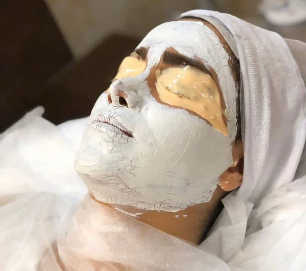 سالن زیبایی و فیشیال پوست آرامیس در سمنان