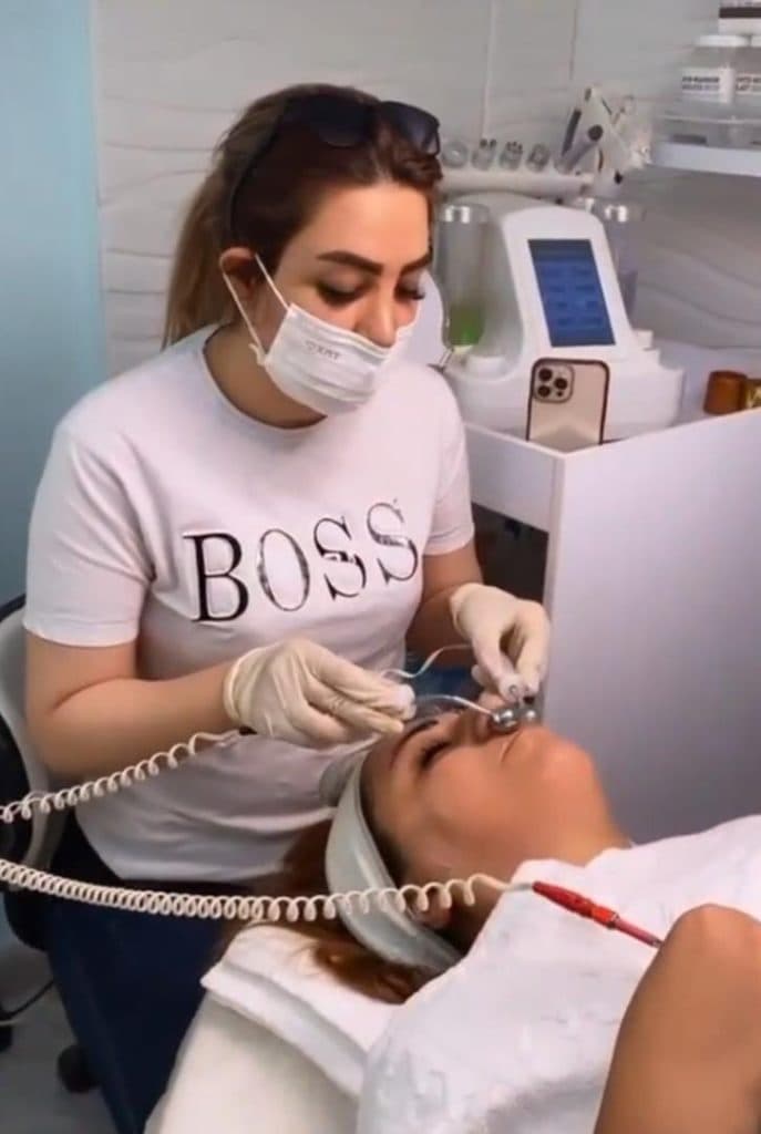 آموزشگاه و سالن زیبایی پرمون در نشتارود مازندران